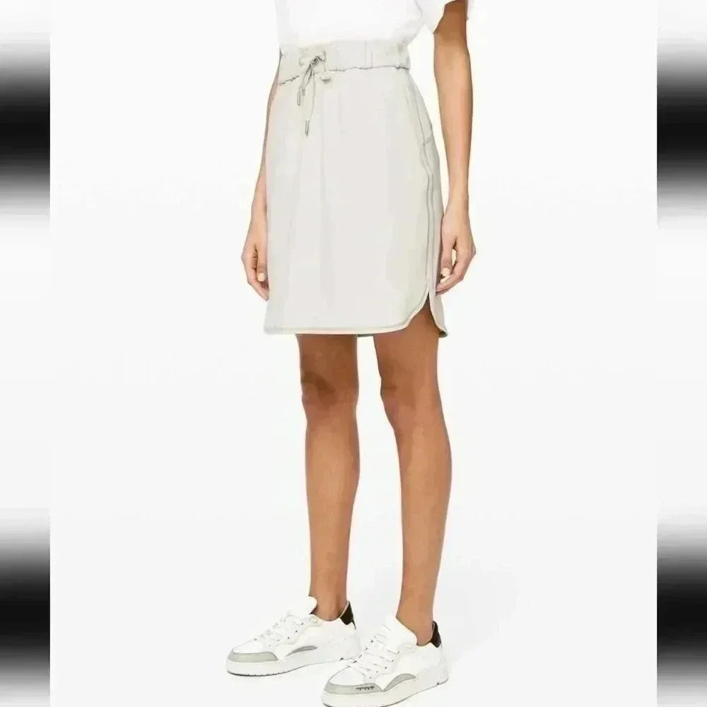 Lululemon On The Fly Skirt *Woven Silverstone